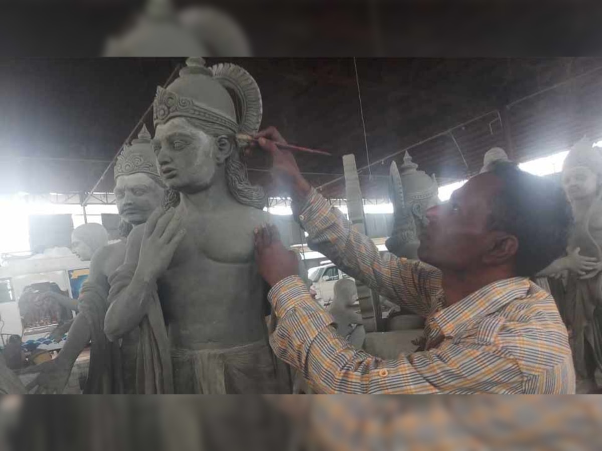 राम कथा कुंज के लिए मूर्ति बनाता मूर्तिकार. 