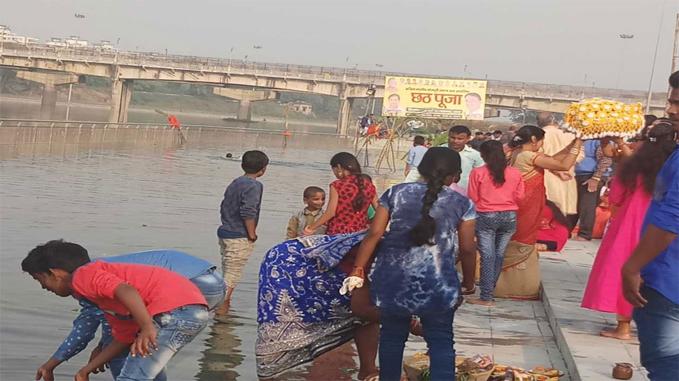 कार्तिक मास में सूर्य अपनी नीच राशि में होता है छठ पूजा, Chhath puja, Chhath puja 2018, छठ पूजा 2018, Ganga Ghat