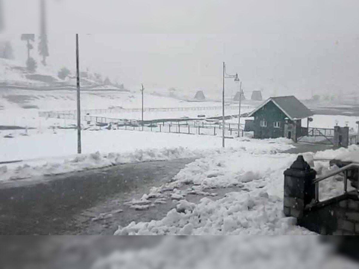 जम्मू कश्मीरः बर्फबारी ने बढ़ाई मुसीबत, कई राजमार्ग बंद, हिमस्खलन की चेतावनी जारी