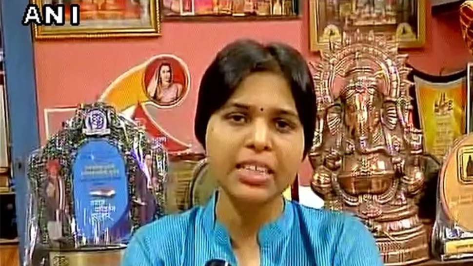 तृप्ति समाजसेवी अन्ना हजारे के साथ काम कर चुकी हैं know more about activist Trupti Desai