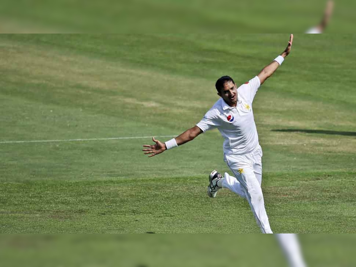 पाकिस्तान के तेज गेंदबाज मोहम्मद अब्बास ने दो विकेट झटके. (फोटो: PTI) 