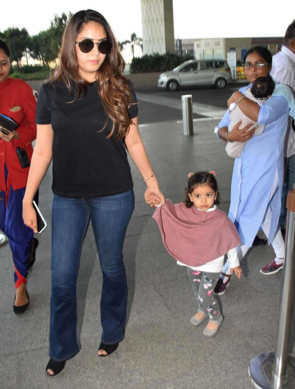 मीरा बच्चों के साथ आई तस्वीरों की वजह से ट्रोल हुईं Mira Rajput with her kids Misha and Zain