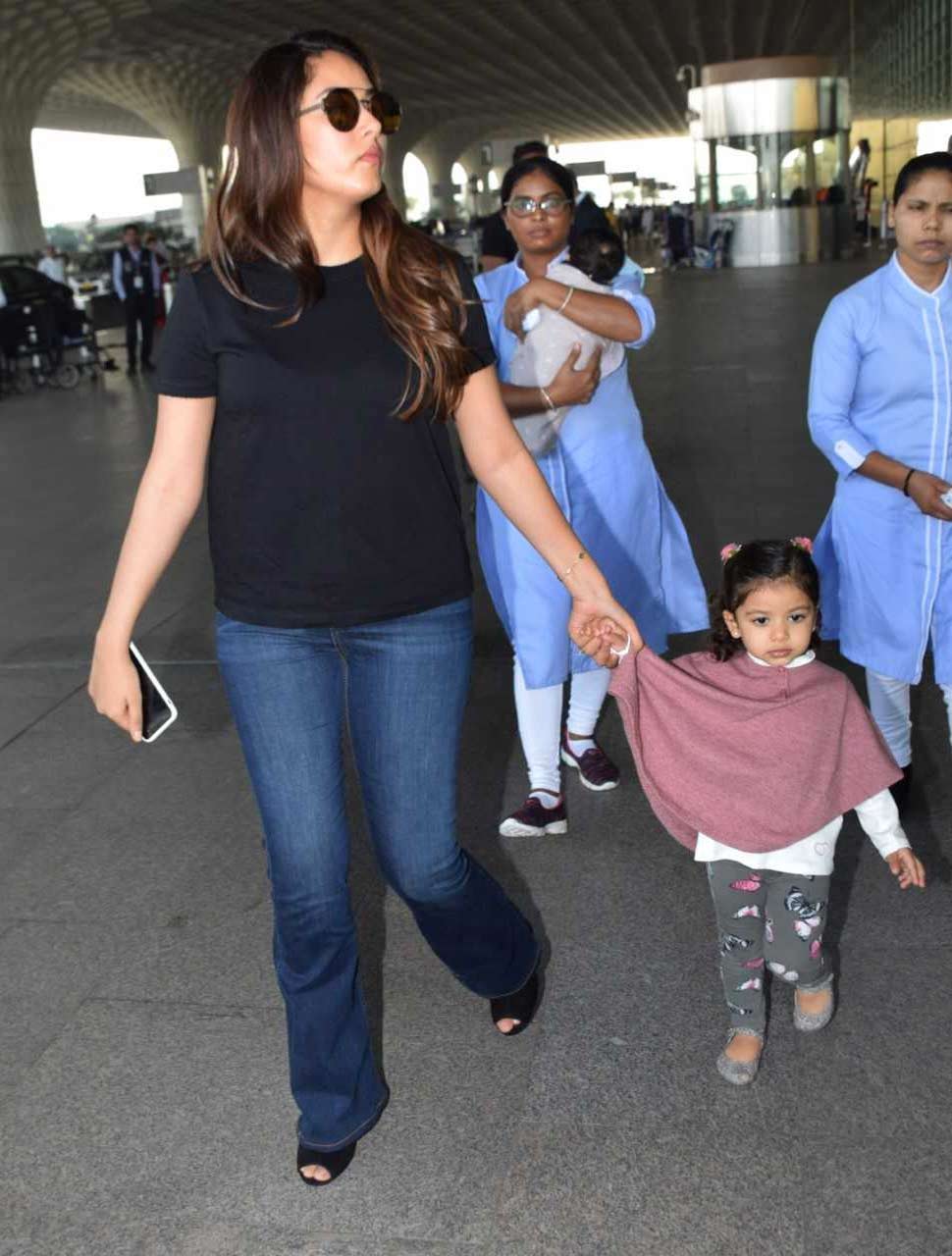 ईशान ने फ़िल्म 'धड़क' से डेब्यू किया है Mira Rajput with her kids Misha and Zain