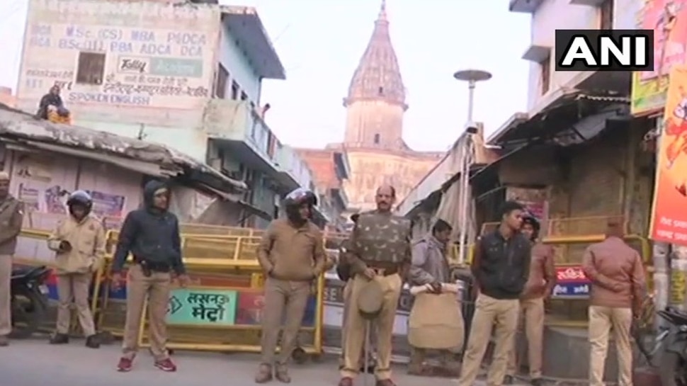 शहर भर में पुलिस बल तैनात Police force posted throughout the city
