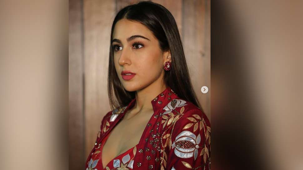 सारा ने पहना रेड ड्रेस cool sara ali khan