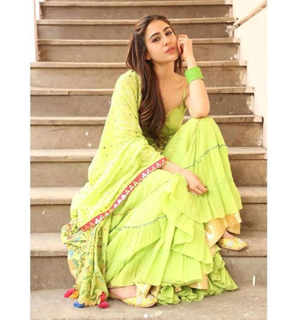 ये भी है स्टाइल sara in green