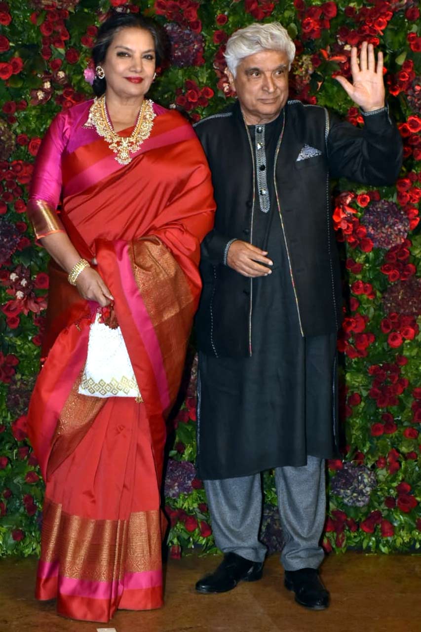 इस पार्टी की थीम रेड एंड ब्लैक ड्रेस है Photos of Ranveer Singh-Deepika Padukone