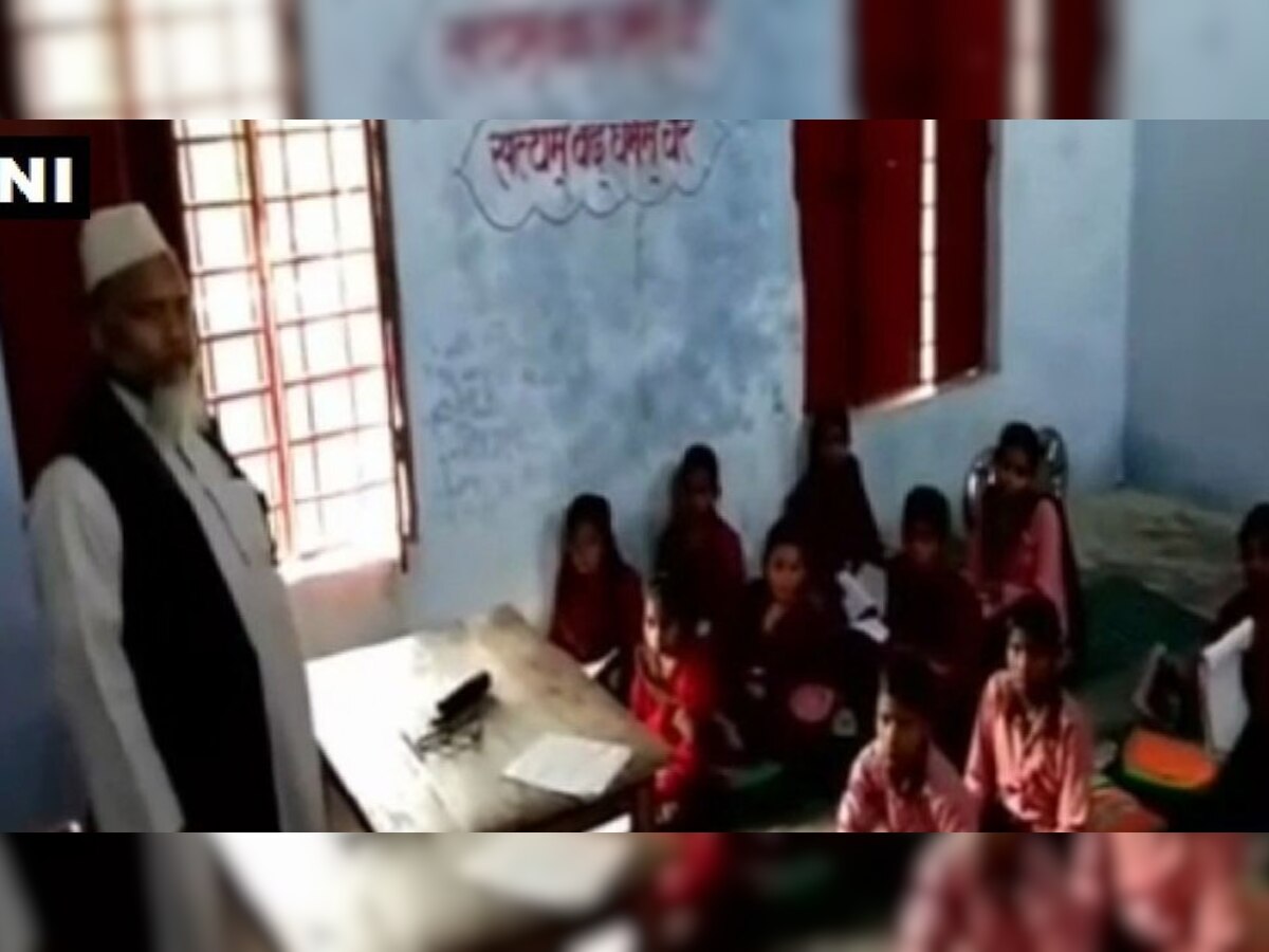 हरदोई के मुस्लिम शिक्षक पर बच्‍चों से सलाम बोलने के लिए कहने का है आरोप. फोटो ANI 