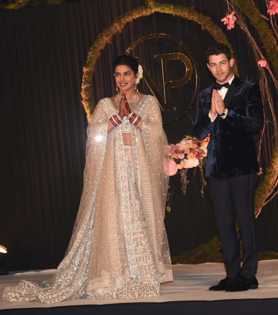 हाथ जोड़कर किया स्वागत Nick and priyanka