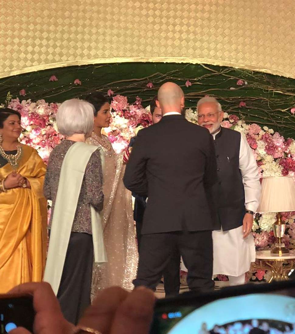 प्रियंका की सास ऐसे मिलीं Priyanka's mother in low