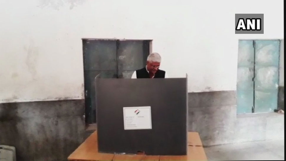 गजेंद्र सिंह भी पहुंचे वोट डालने Rajasthan Elections 2018, Rajasthan Assembly Elections 2018,