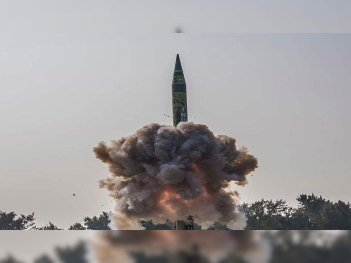 परीक्षण के दौरान रडारों, ट्रैकिंग उपकरणों और अवलोकन केंद्रों के माध्यम से मिसाइल के उड़ान प्रदर्शन का पता लगाया गया एवं निगरानी की गई. (फोटो साभार - @DefenceMinIndia)