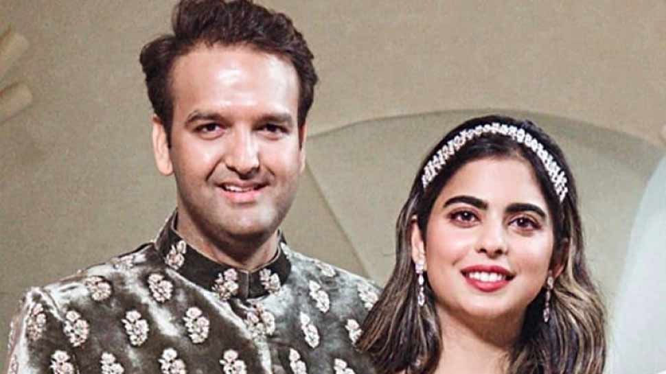 ईशा अंबानी की शादी के लिए सजा एंटीलिया, कई मशहूर हस्तियां होंगी शामिल Bollywood news