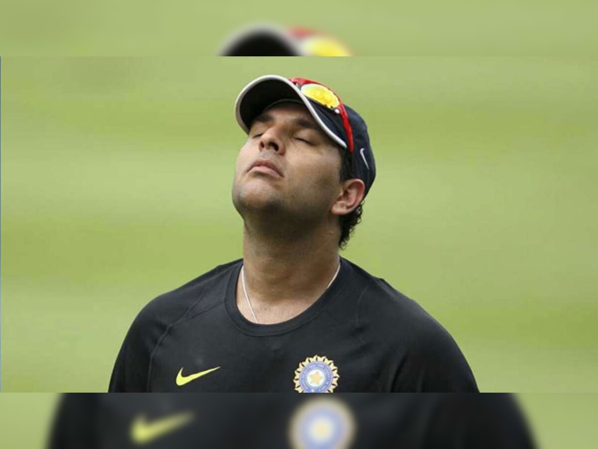 युवराज सिंह पिछली बार आईपीएल में अच्छा प्रदर्शन नहीं कर सके थे जिसका असर उनकी बेस प्राइस पर पड़ा. (फाइल फोटो)