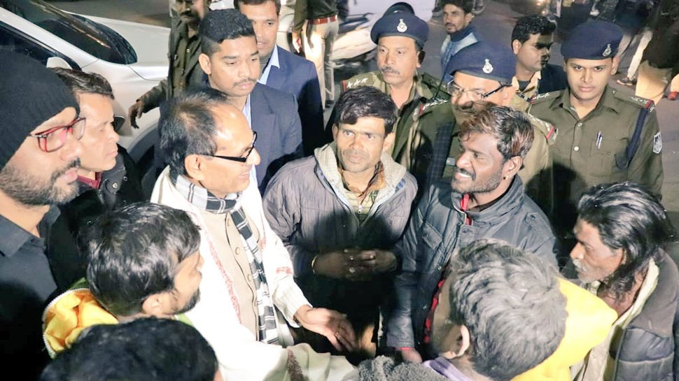 former cm shivraj singh chauhan walk out on road at a winter night