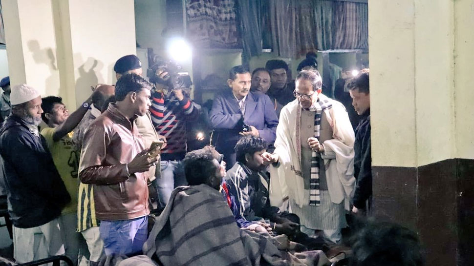 former cm shivraj singh chauhan walk out on road at a winter night