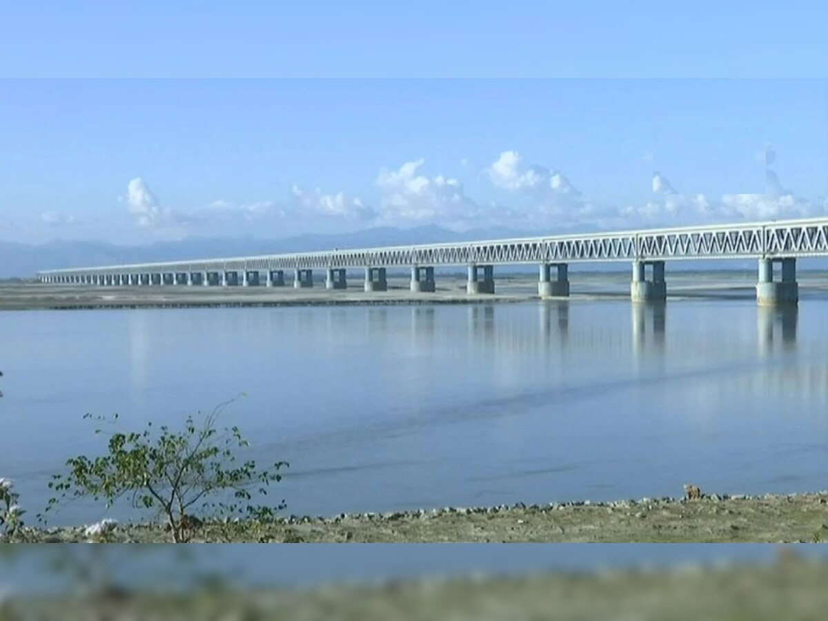 21 साल के लंबे इंतजार के बाद देश का सबसे लंबा डबल डेकर पुल तैयार हुआ. (फोटो साभार:ANI)