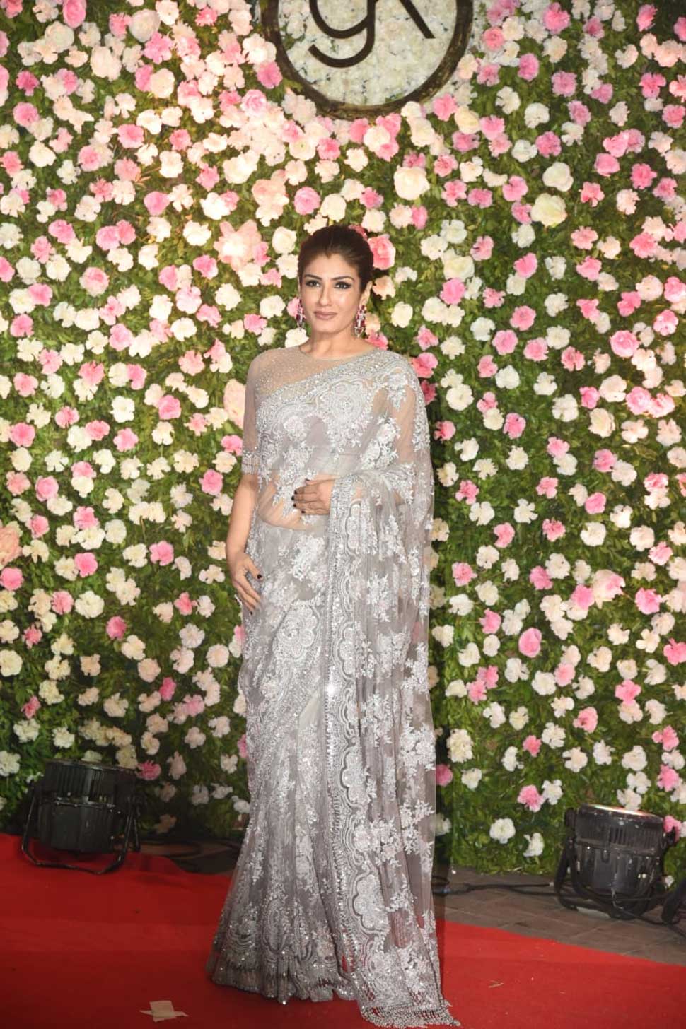 साड़ी में पहुंची रवीना टंडन Kapil Sharma Reception Party