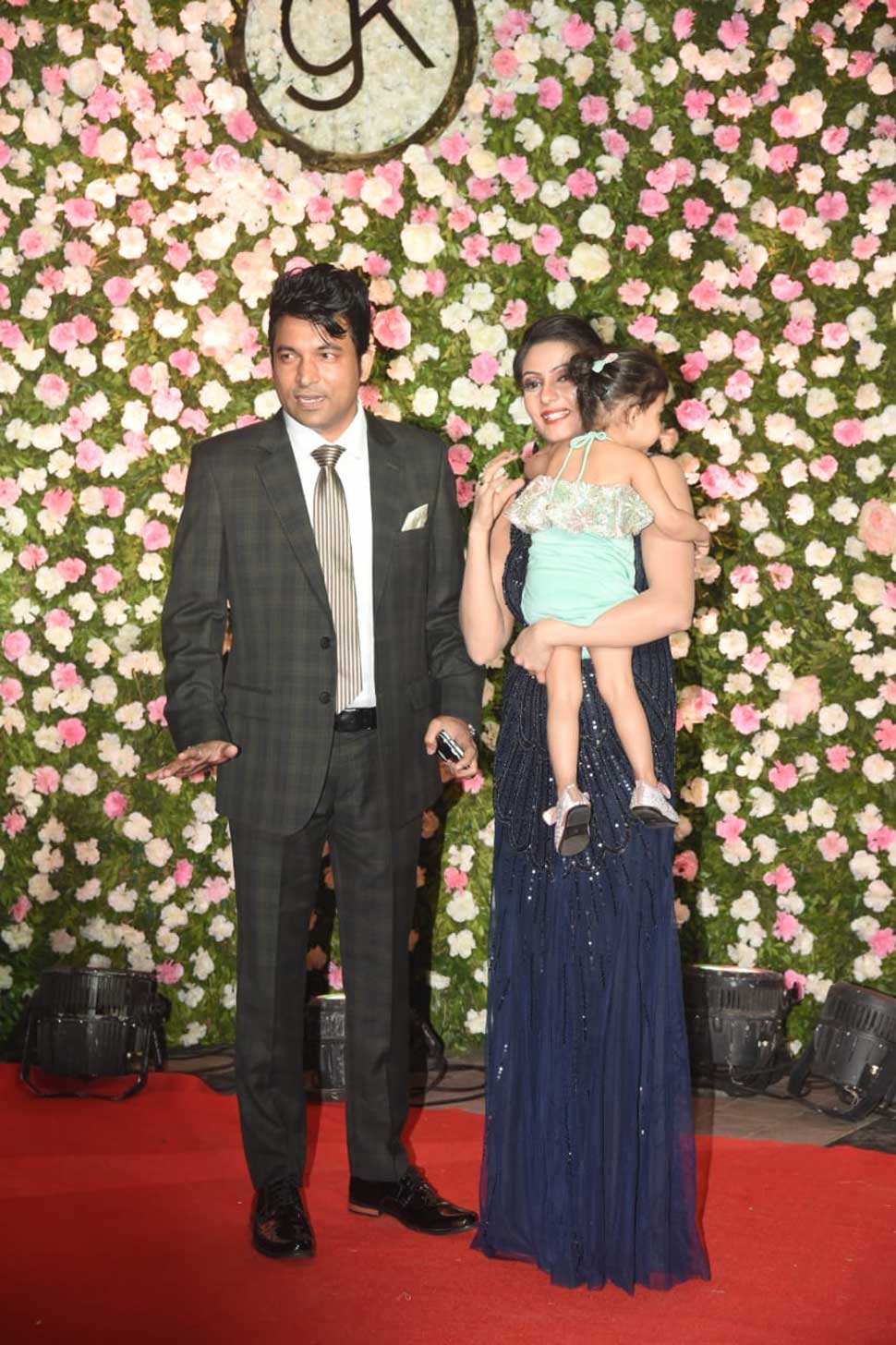 चंदन प्रभाकर भी अपनी पत्नी संग पहुंचे Kapil Sharma Reception Party