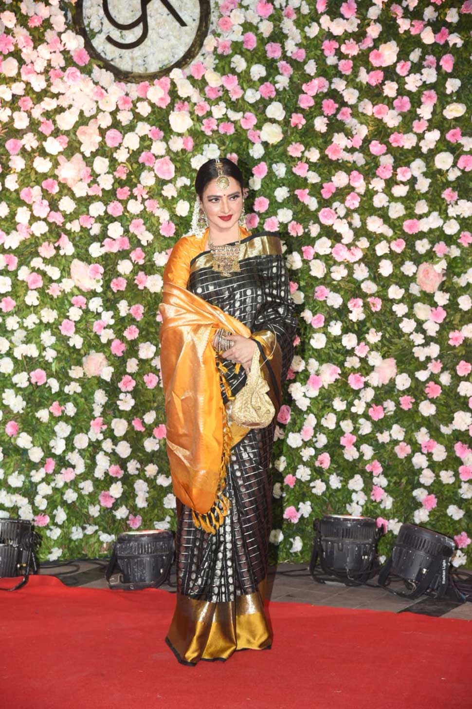 रेखा भी हुई पार्टी में शामिल Kapil Sharma Reception Party