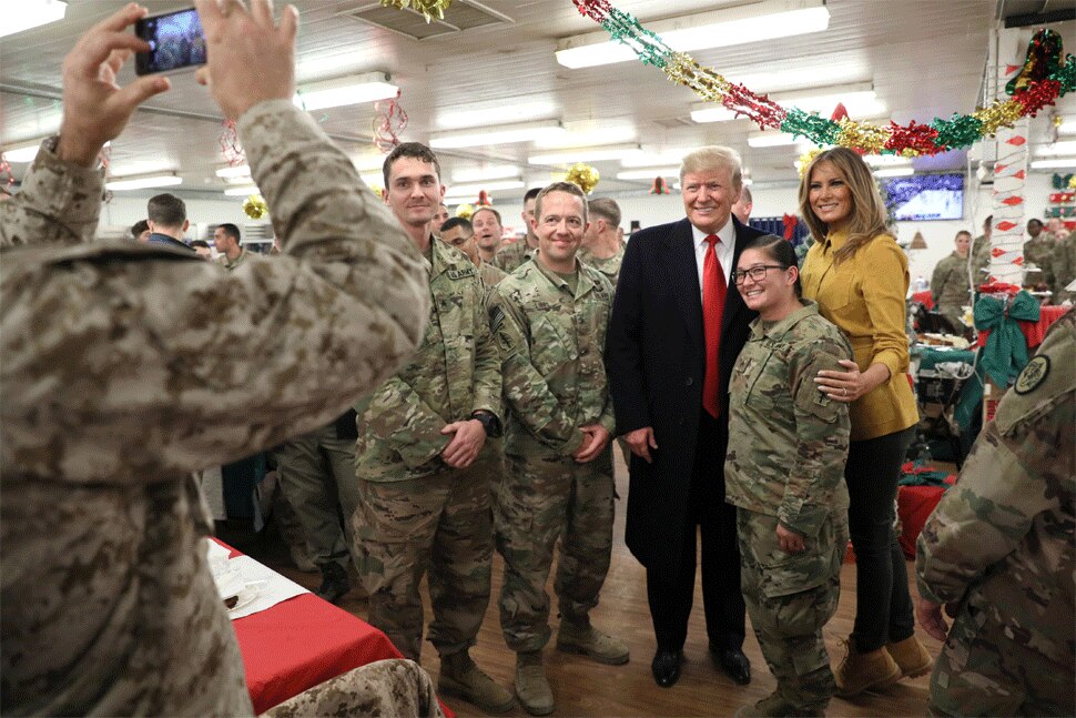 डोनाल्ड ट्रंप के साथ मौजूद थी उनकी पत्नी Donald trump visit Iraq for Christmas celebrations-1