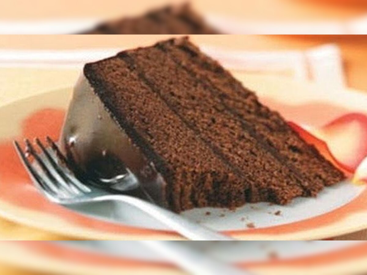 New year 2019: न्यू ईयर सेलिब्रेशन के लिए बनाएं क्रीमी चॉकलेट केक, यहां है विधि...