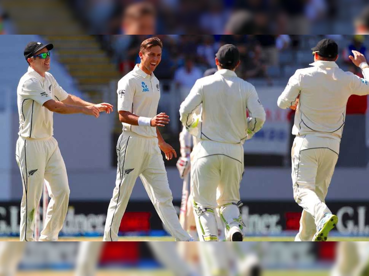 न्यूजीलैंड के ट्रेंट बोल्ट (बाएं से दूसरे) ने मैच में सबसे अधिक 9 विकेट झटके. (फोटो: Reuters) 