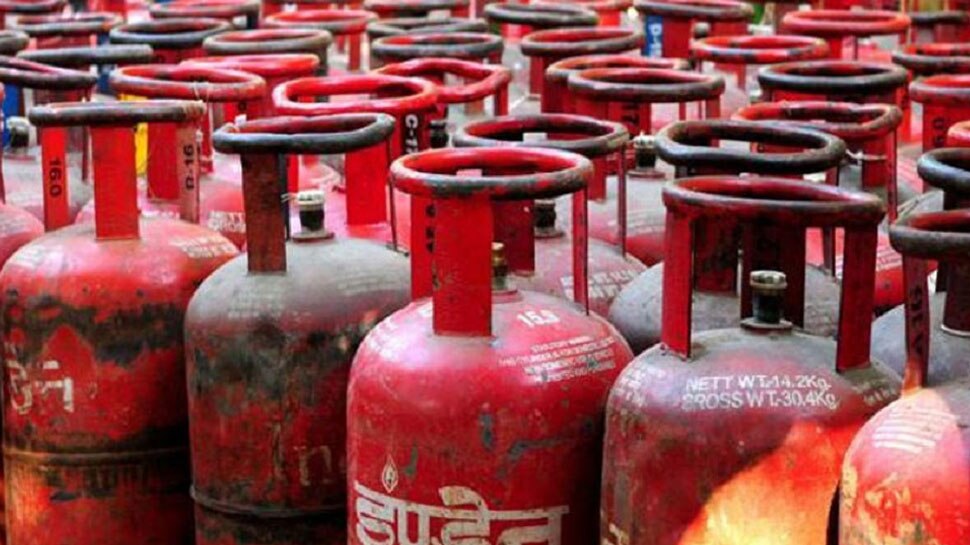 साल के पहले दिन सस्ता हुआ सब्सिडी वाला LPG सिलेंडर, जानें क्या है नई कीमत