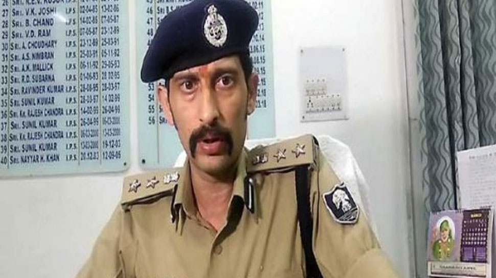 टना के एसएसपी मनु महाराज को प्रोन्नति देते हुए मुंगेर का पुलिस उपमहानिरीक्षक बनाया गया है. टना के एसएसपी मनु महाराज को प्रोन्नति देते हुए मुंगेर का पुलिस उपमहानिरीक्षक बनाया गया है.
