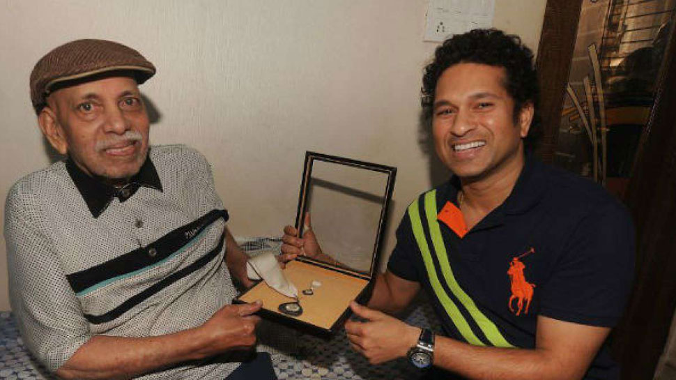 आचरेकर को द्रोणाचार्य अवॉर्ड भी प्रदान किया गया था... आचरेकर को द्रोणाचार्य अवॉर्ड भी प्रदान किया गया था...