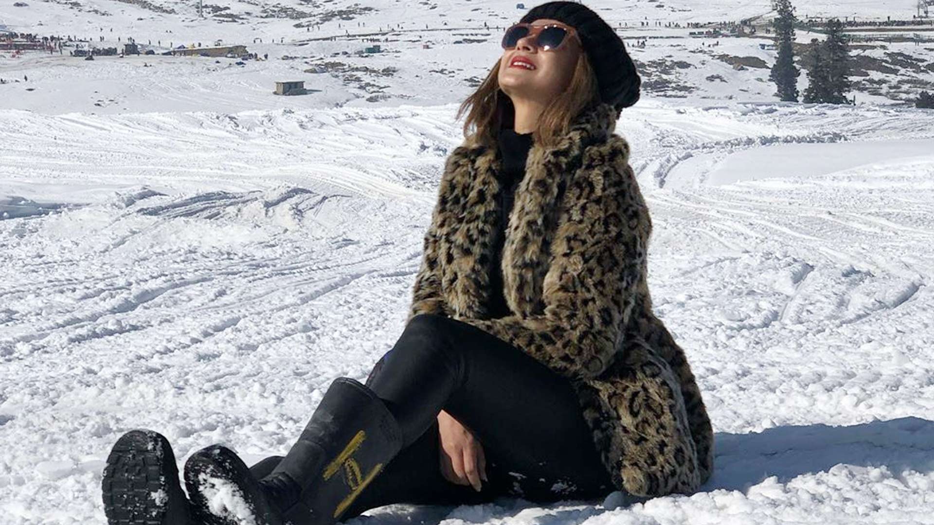 जेनिफर टीवी की मशहूर अदाकारा हैं Jennifer Winget’s Kashmir Holiday