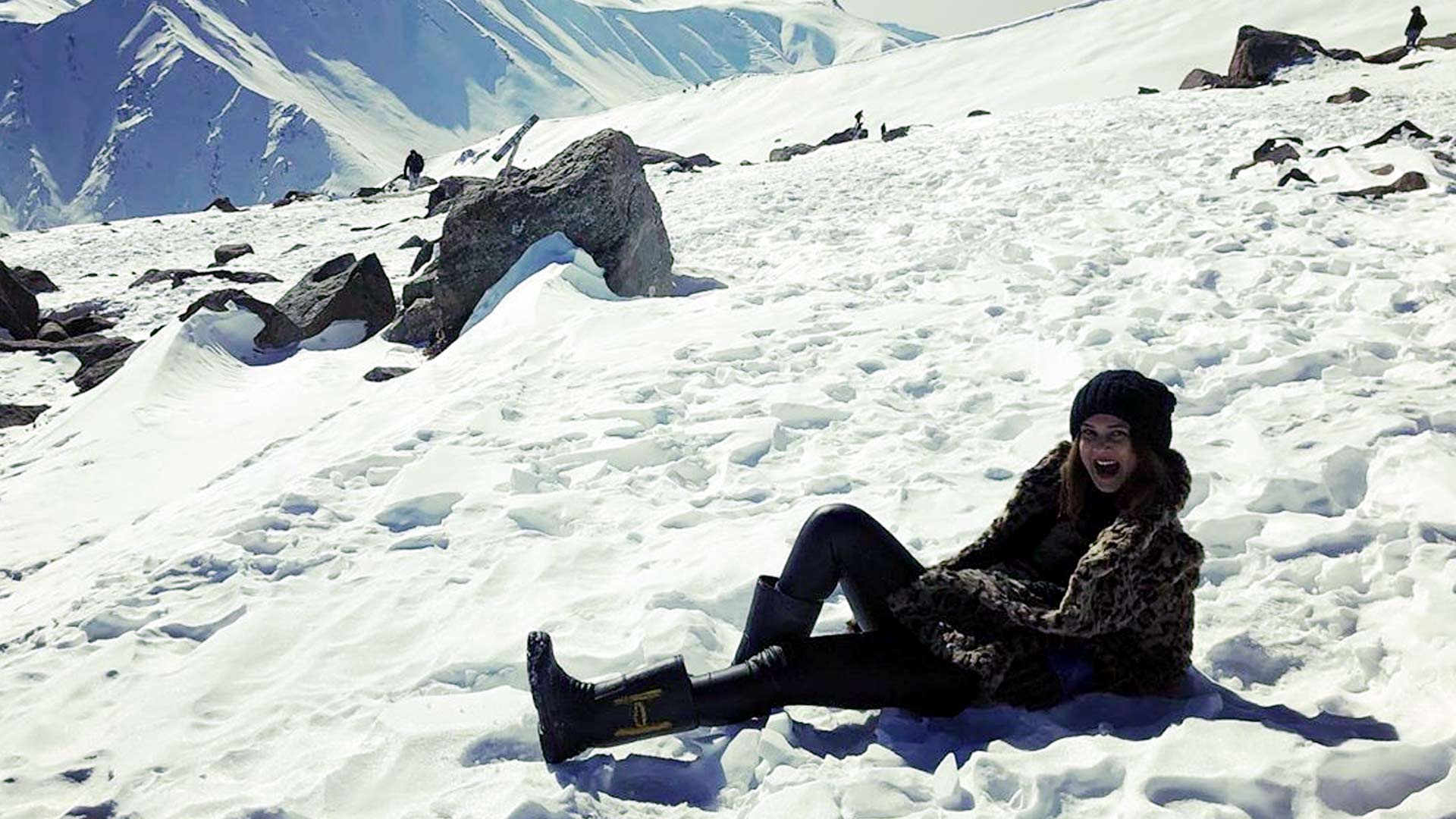 जेनिफर ने क्रिसमस और नए साल की फोटोज शेयर कीं. Jennifer Winget’s Kashmir Holiday