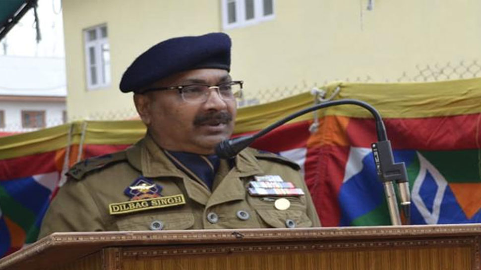 आतंकरोधी अभियान में किसी सुरक्षा कर्मी या आतंकवादी की मौत गर्व की बात नहीं: J-K DGP आतंकरोधी अभियान में किसी सुरक्षा कर्मी या आतंकवादी की मौत गर्व की बात नहीं: J-K DGP