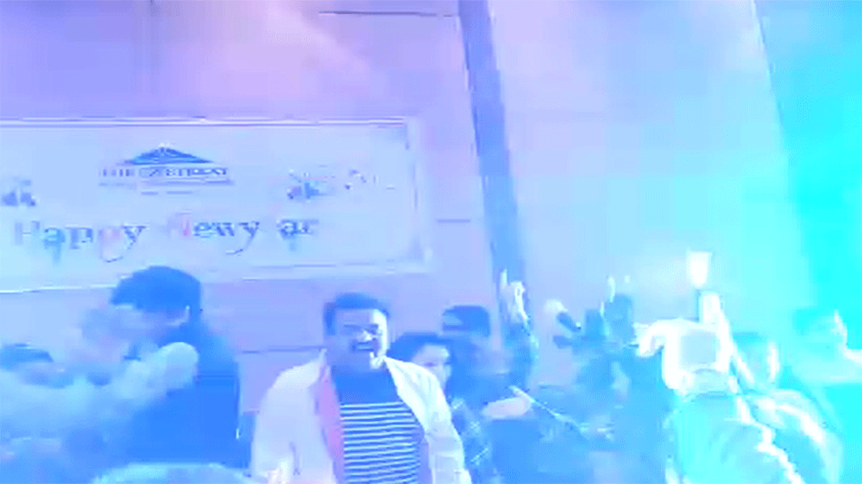 नए साल पर होटल में डांस करते दिखे संजय निरुपम, बीजेपी उपाध्यक्ष ने शेयर किया वीडियो