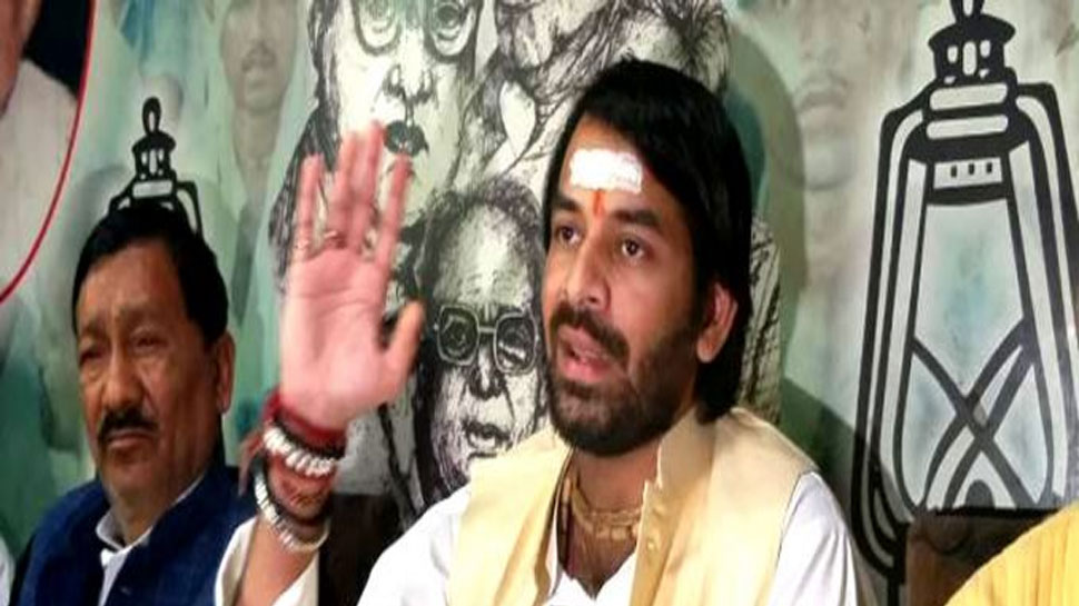 तेजप्रताप यादव के बयान पर जेडीयू ने तंज कसा है. (फाइल फोटो) तेजप्रताप यादव के बयान पर जेडीयू ने तंज कसा है. (फाइल फोटो)