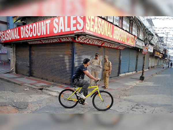  हड़ताल के शुरुआती घंटों में सामान्य जनजीवन प्रभावित रहा.  (फोटो साभार - रॉयटर्स)