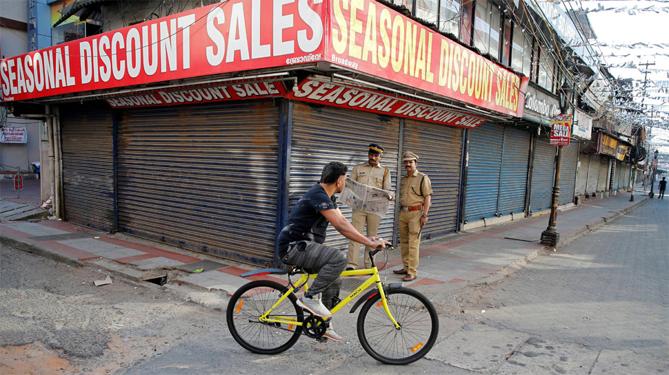 हड़ताल के शुरुआती घंटों में सामान्य जनजीवन प्रभावित रहा. (फोटो साभार - रॉयटर्स) हड़ताल के शुरुआती घंटों में सामान्य जनजीवन प्रभावित रहा. (फोटो साभार - रॉयटर्स)