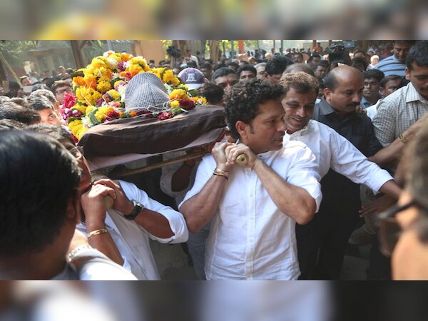 रमाकांत आचरेकर का अंतिम संस्कार गुरुवार को हुआ था. इसमें क्रिकेट जगत की कई मशहूर हस्तियां शामिल हुईं थी.