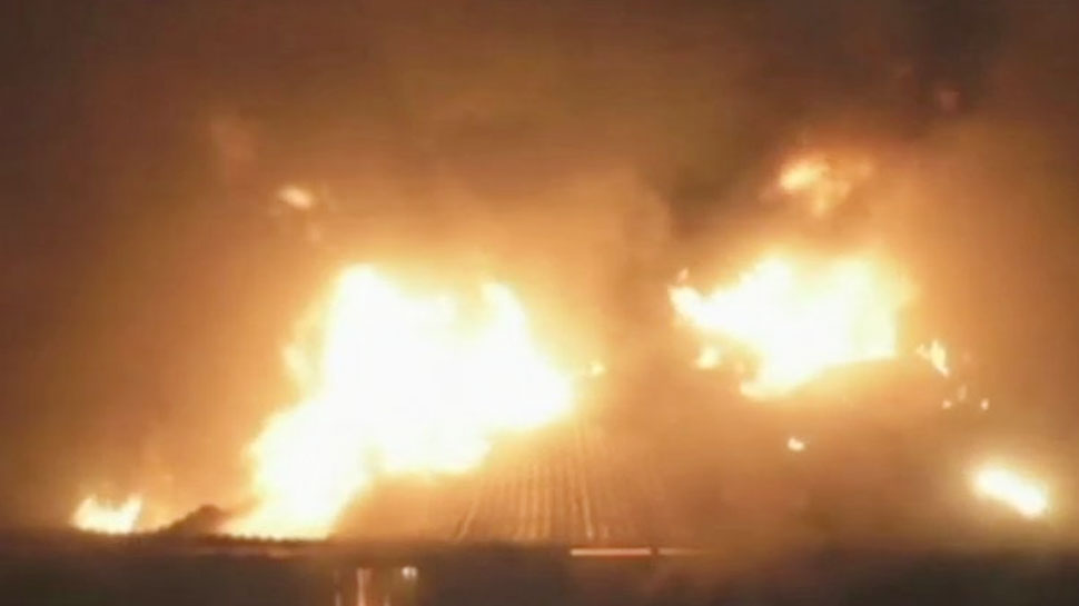 नोएडा: सेक्टर-73 में लगी आग, 150 झुग्गियां जलकर हुईं राख नोएडा: सेक्टर-73 में लगी आग, 150 झुग्गियां जलकर हुईं राख
