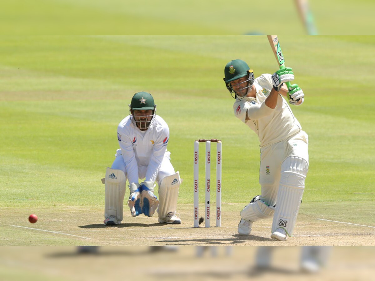दक्षिण अफ्रीका के कप्तान फाफ डू प्लेसिस ने 103 रन की पारी खेली. (फोटो: Reuters) 