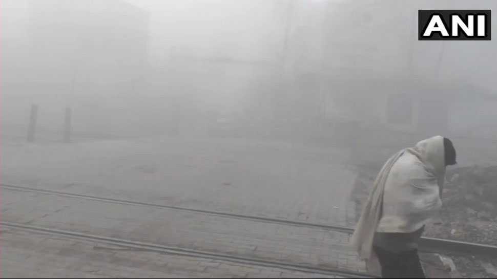 राज्य भर में कोहरे और खराब मौसम के चलते परिवहन पर भी असर पड़ा है. राज्य भर में कोहरे और खराब मौसम के चलते परिवहन पर भी असर पड़ा है.