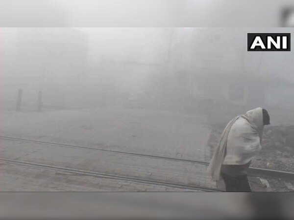 राज्य भर में कोहरे और खराब मौसम के चलते परिवहन पर भी असर पड़ा है. 