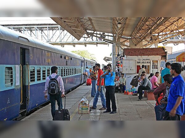 Railway ने रद्द कर दी 300 से ज्यादा ट्रेन, पूरी लिस्ट यहां देखें