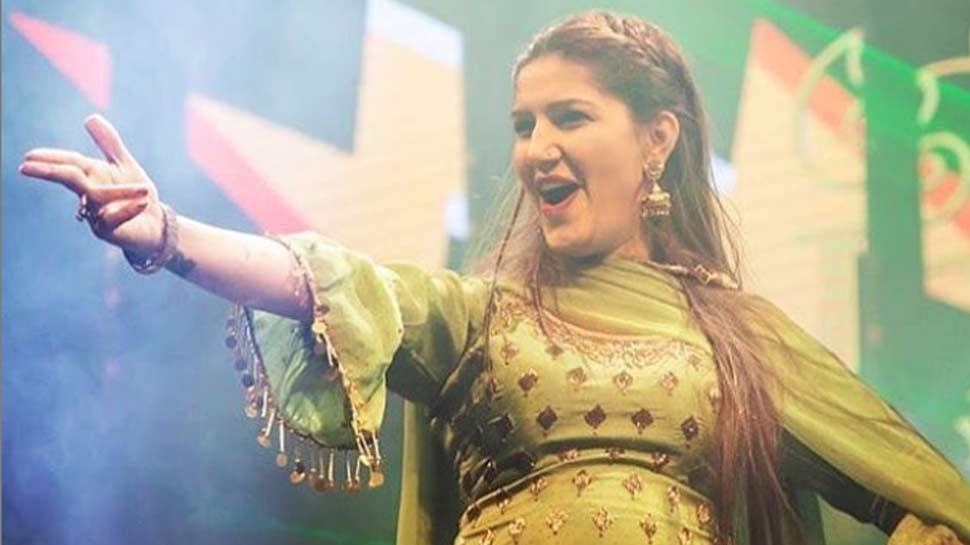 WATCH VIDEO: सपना चौधरी ने कोलकाता में ढाया अपनी अदाओं का कहर, दीवाने हुए दर्शक WATCH VIDEO: सपना चौधरी ने कोलकाता में ढाया अपनी अदाओं का कहर, दीवाने हुए दर्शक