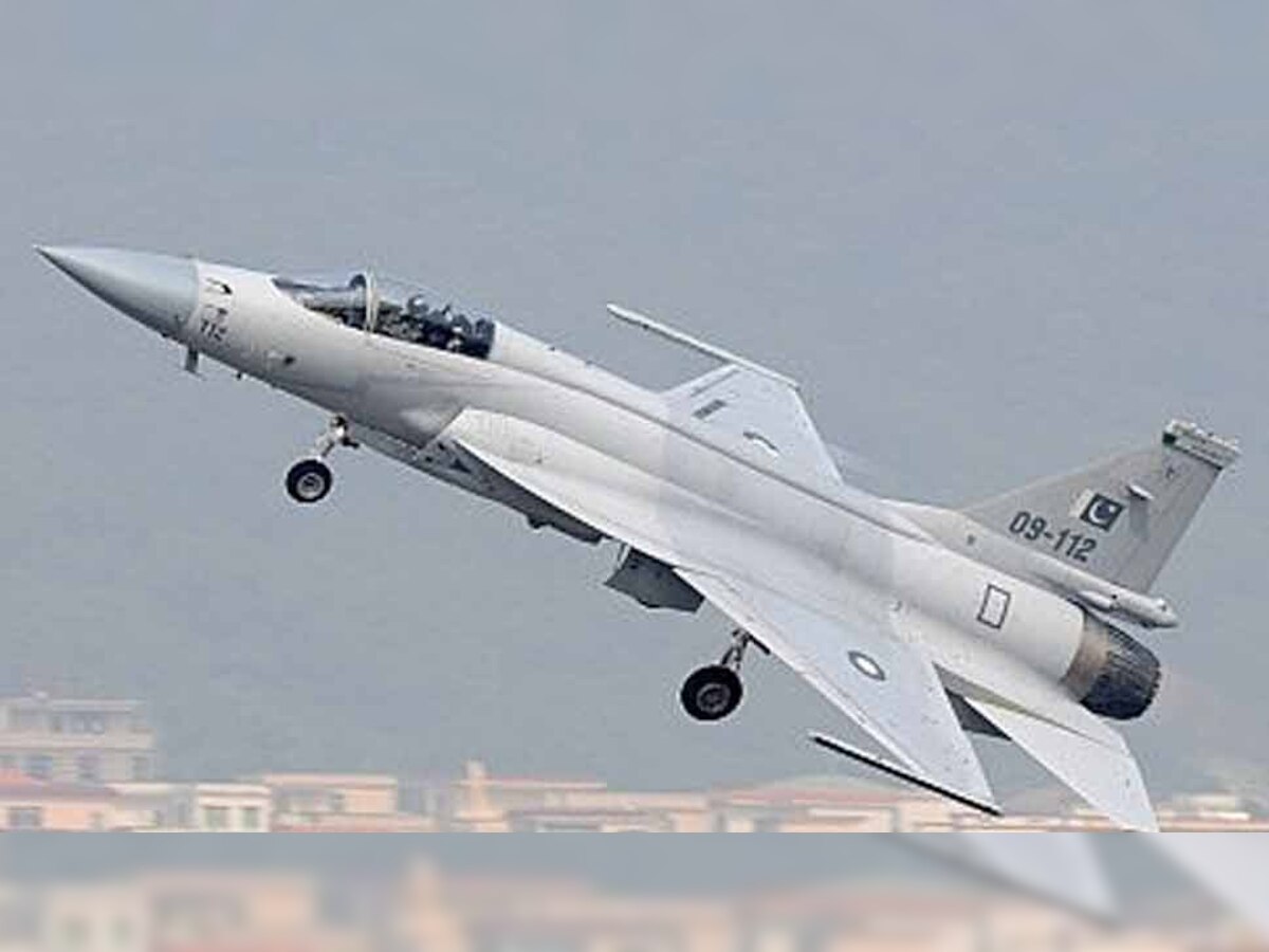 पाकिस्तानी एयरफोर्स जंगी जहाज़ JF-17 (ब्लाक 3) को खरीदने की तैयारी में है.
