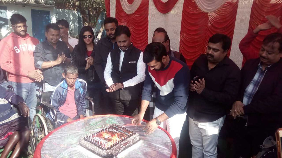 रांची में अनाथ बच्चों के साथ भोजपुरी स्टार पवन सिंह ने मनाया अपना जन्मदिन
