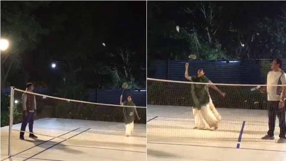 VIDEO: राजनेताओं के पसीने छुड़ाने वाली ममता ने बैडमिंटन में विरोधी के छुड़ाए छक्के VIDEO: राजनेताओं के पसीने छुड़ाने वाली ममता ने बैडमिंटन में विरोधी के छुड़ाए छक्के