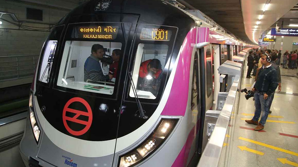 मोबाइल नेटवर्क स्ट्रांग करने के लिए जगह-जगह बूस्टर लगाए जा रहे हैं. (फाइल फोटो) मोबाइल नेटवर्क स्ट्रांग करने के लिए जगह-जगह बूस्टर लगाए जा रहे हैं. (फाइल फोटो)