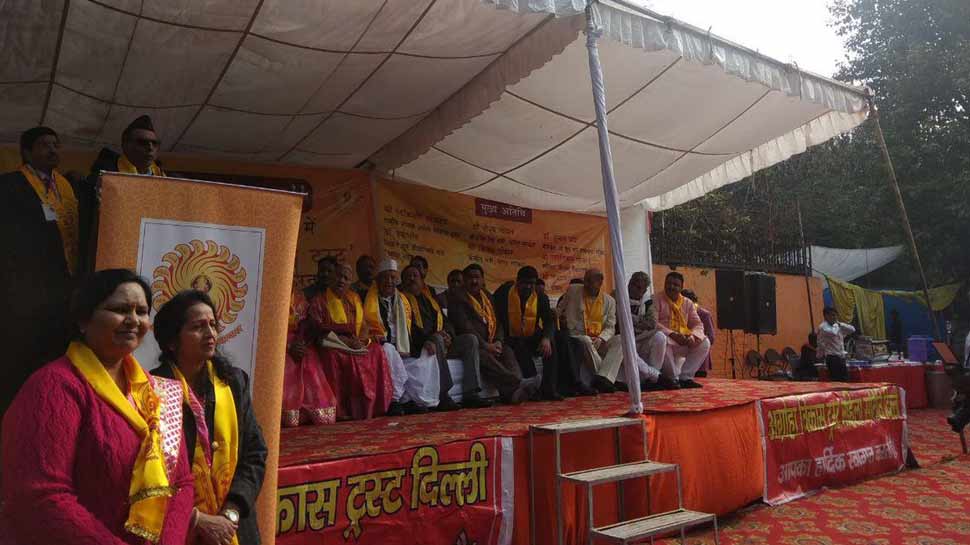 दिल्ली के माता सुंदरी मार्ग पर अग्रोहा भवन का अग्रोहा समाज विकास ट्रस्ट की तरफ से भूमि पूजन किया गया. दिल्ली के माता सुंदरी मार्ग पर अग्रोहा भवन का अग्रोहा समाज विकास ट्रस्ट की तरफ से भूमि पूजन किया गया.