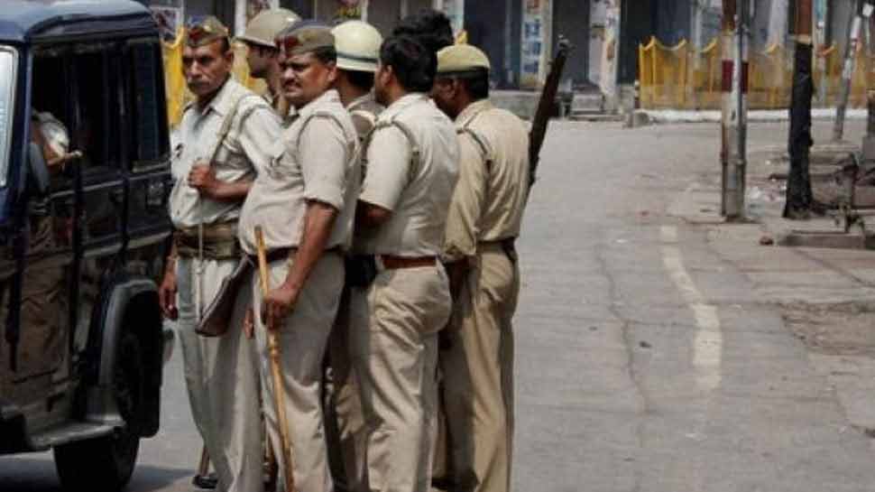 कुंभ मेले के लिए तैनात हो गए 20 हजार 'संस्कारी' पुलिसवाले, इन चीजों से रहेंगे दूर कुंभ मेले के लिए तैनात हो गए 20 हजार 'संस्कारी' पुलिसवाले, इन चीजों से रहेंगे दूर